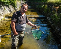 Heimo Huber bei der Bestandsaufname im Sulzbach Heimo Huber bei der Bestandsaufname im Sulzbach